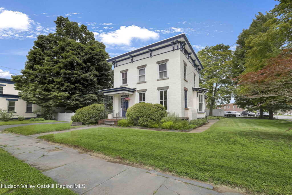 11 Bridge Street, Saugerties, NY 12477 - Photo 2 of 50