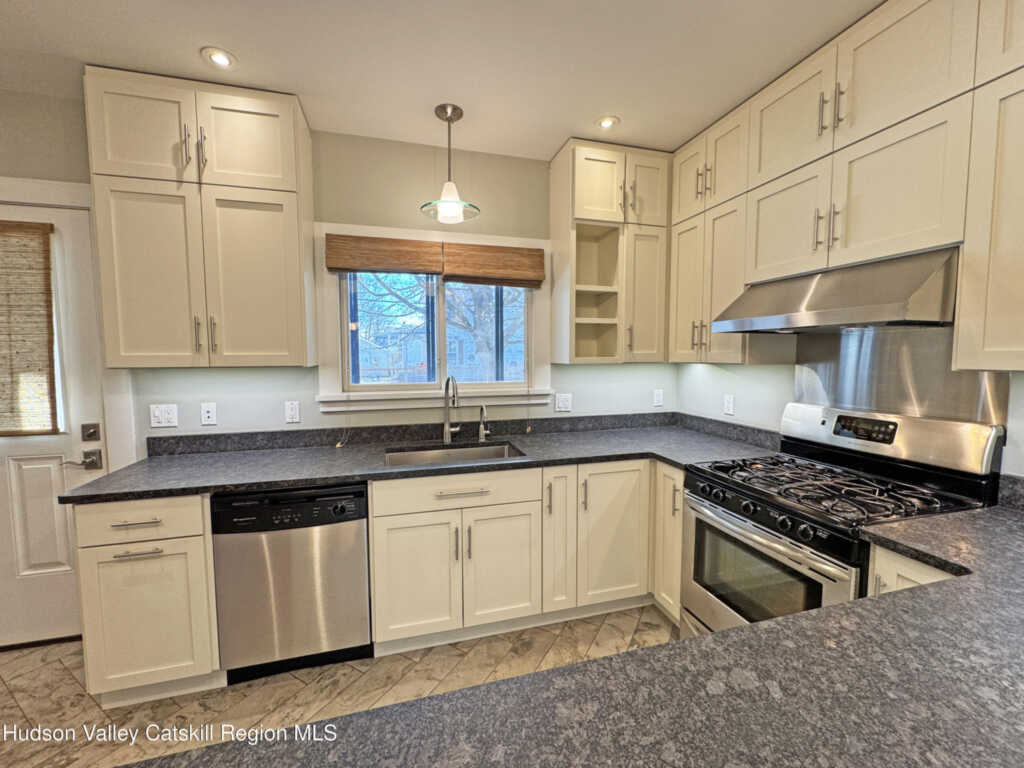 11 Bridge Street, Saugerties, NY 12477 - Photo 26 of 50