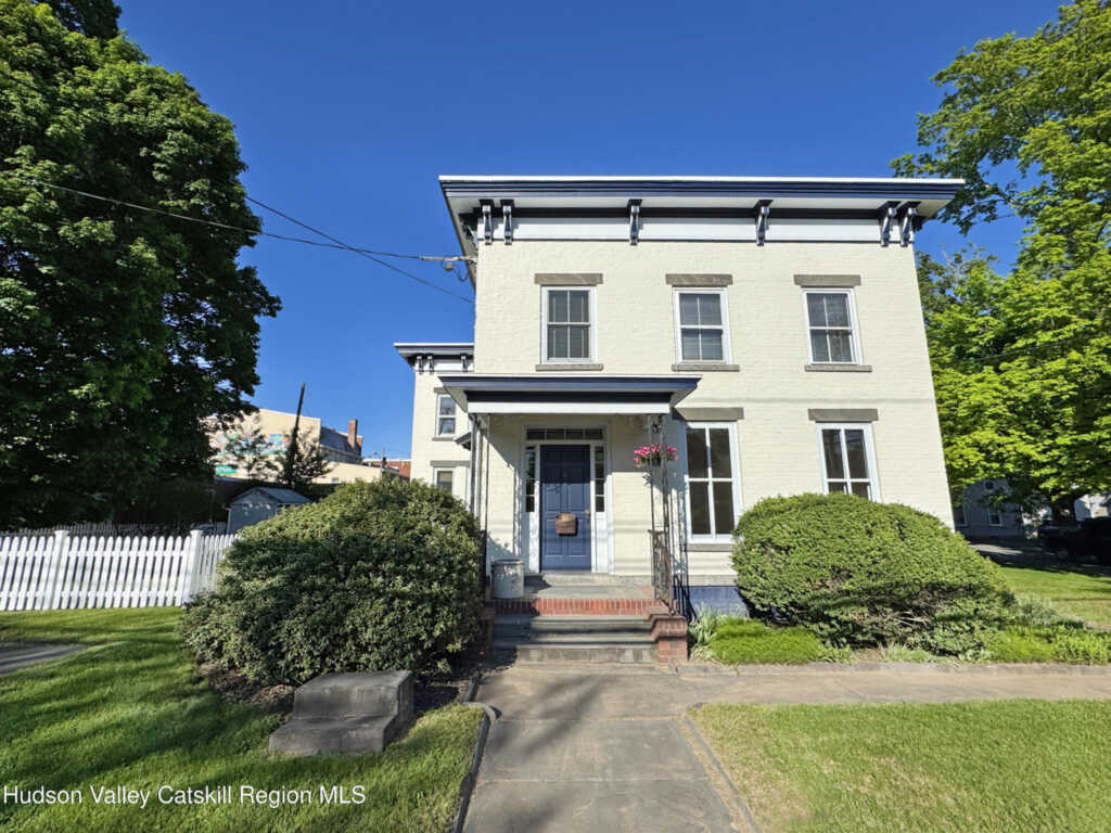 11 Bridge Street, Saugerties, NY 12477 - Photo 4 of 50