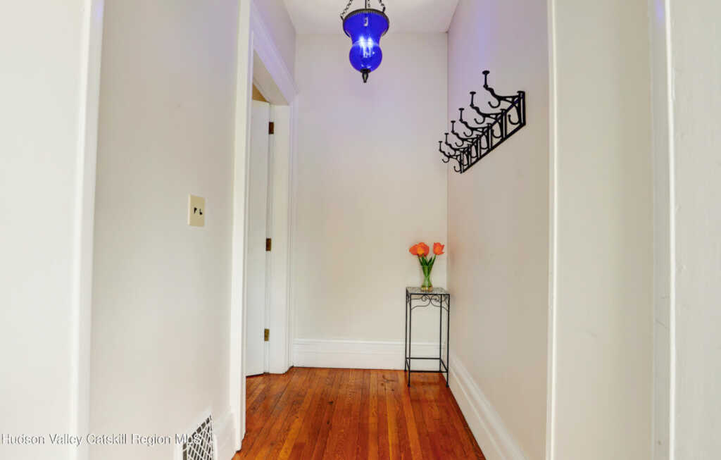 8 John Street, Kingston, NY 12401 - Photo 4 of 49