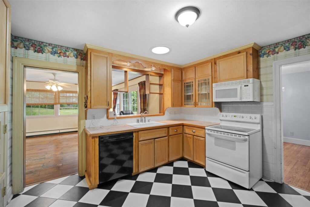 167 Tammany Street, Kingston, NY 12401 - Photo 11 of 44