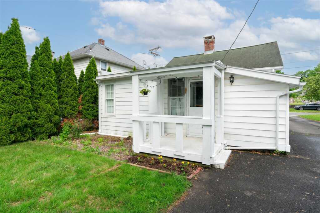 93 Pine Grove Avenue, Kingston, NY 12401 - Photo 10 of 25