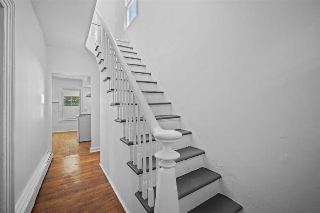 96 Cedar Street, Kingston, NY 12401 - Photo 4 of 37