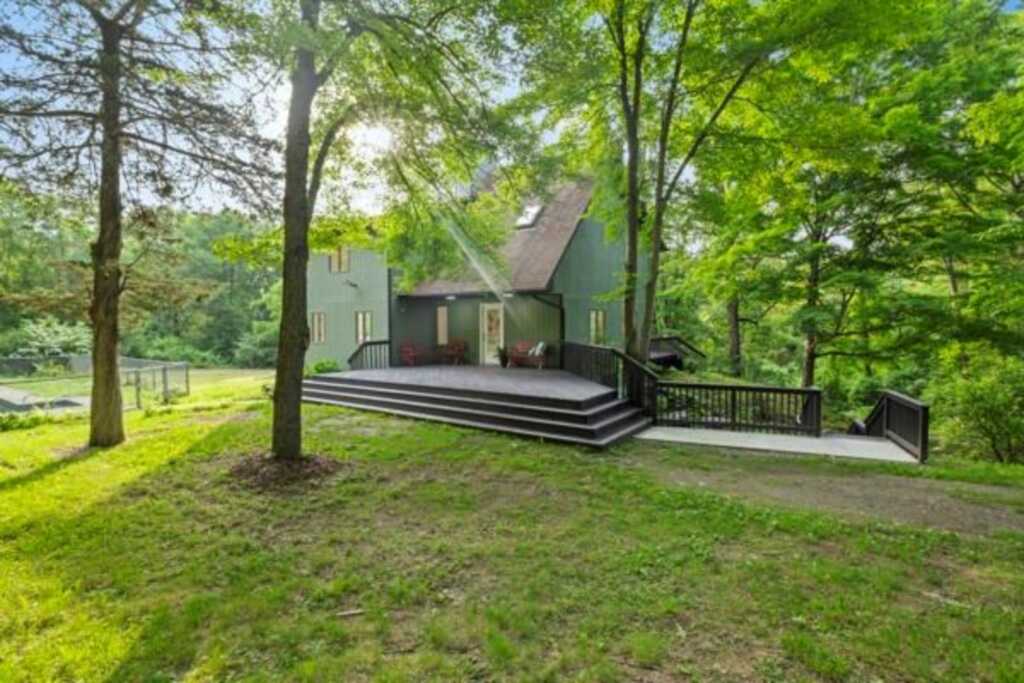 255 Lake Drive, Rhinebeck, NY 12572 - Photo 6 of 34