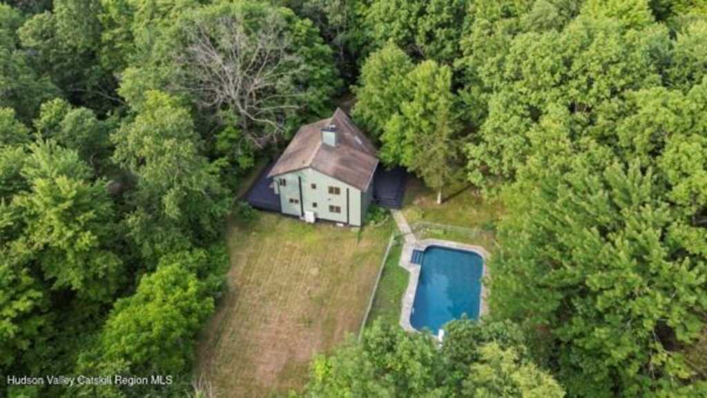 255 Lake Dr, Rhinebeck, NY 12572