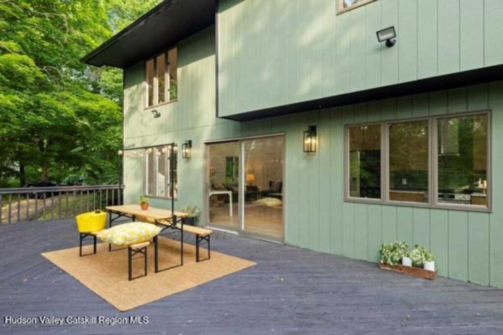 255 Lake Dr, Rhinebeck, NY 12572 - Photo 2 of 33