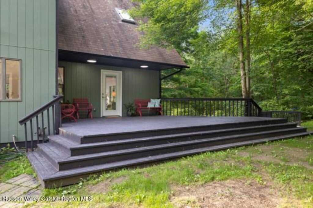 255 Lake Dr, Rhinebeck, NY 12572 - Photo 4 of 33