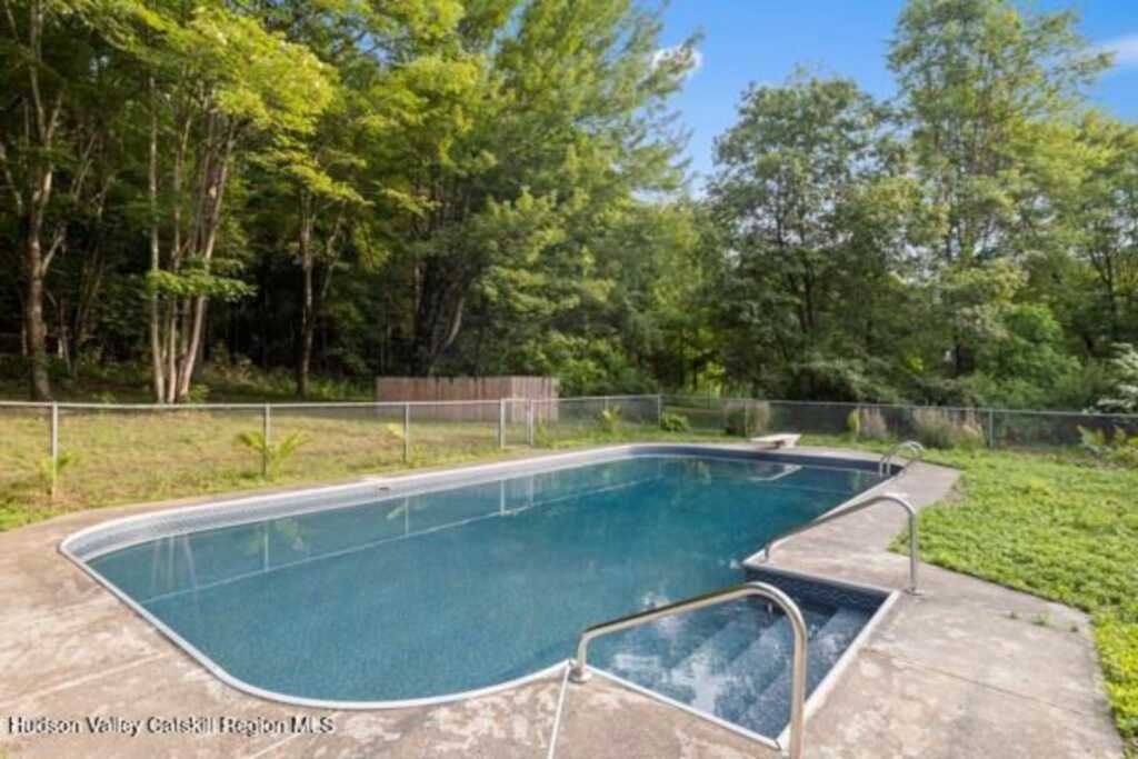 255 Lake Dr, Rhinebeck, NY 12572 - Photo 5 of 33