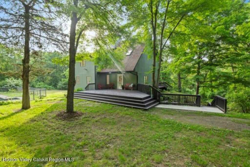 255 Lake Dr, Rhinebeck, NY 12572 - Photo 6 of 33