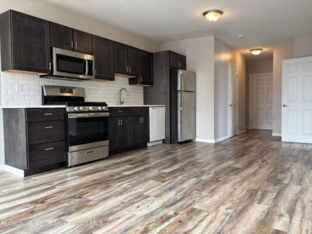 666 Broadway #3, Kingston, NY 12401 - Photo 7 of 16