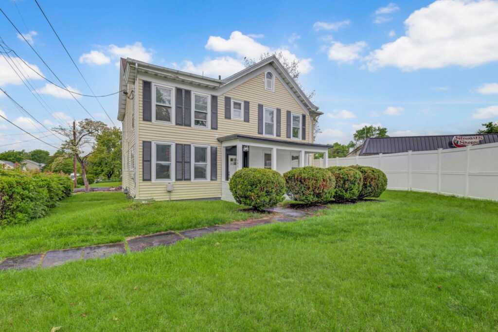 345 Lucas Avenue, Kingston, NY 12401 - Photo 3 of 30