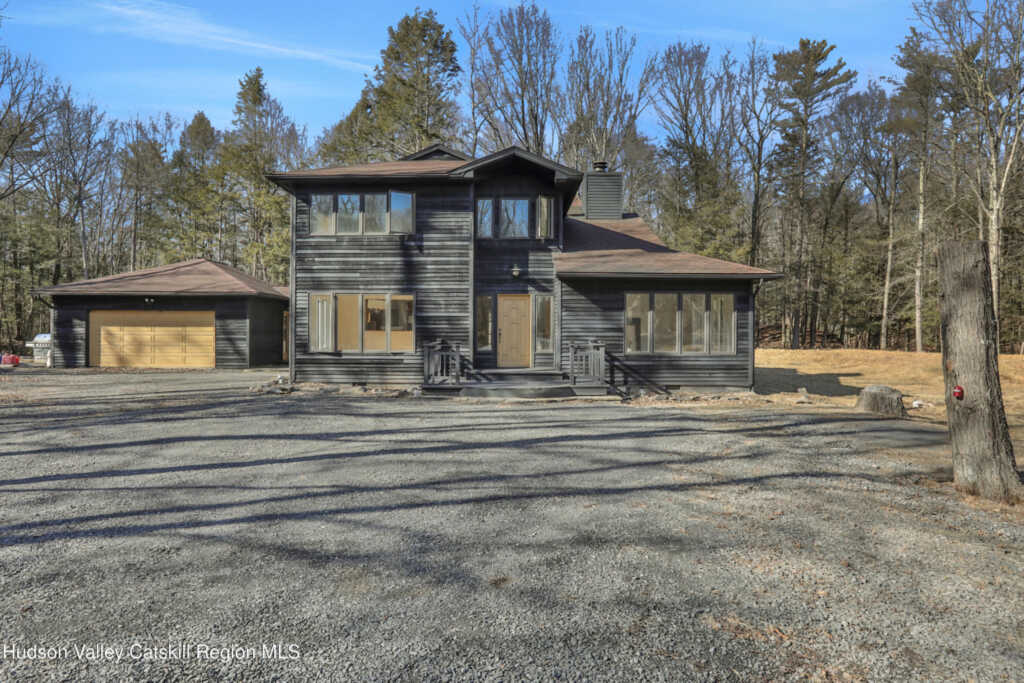 49 Dorns Wood Road, Woodstock, NY 12498