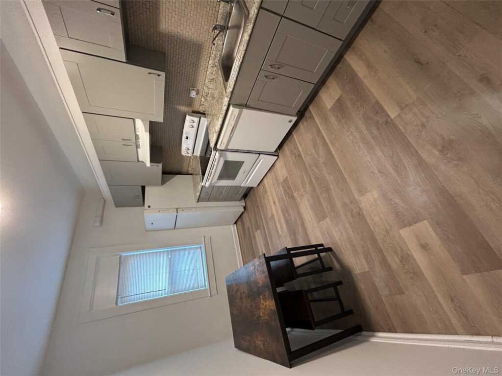 379 Huguenot Street, Unit #2, New Rochelle, NY 10801 - Photo 3 of 10