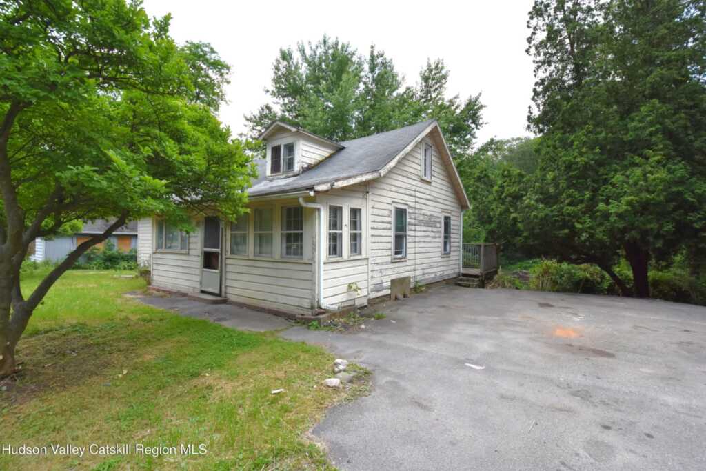 2693 Route 9w, Saugerties, NY 12477