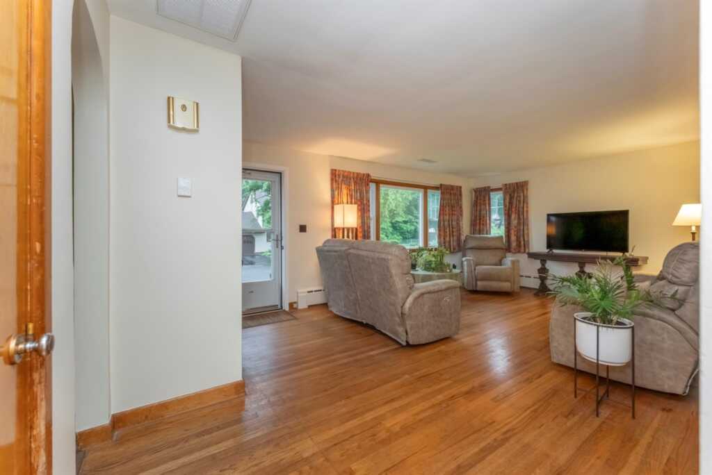 1076 Decker Street, Kingston, NY 12401 - Photo 2 of 41