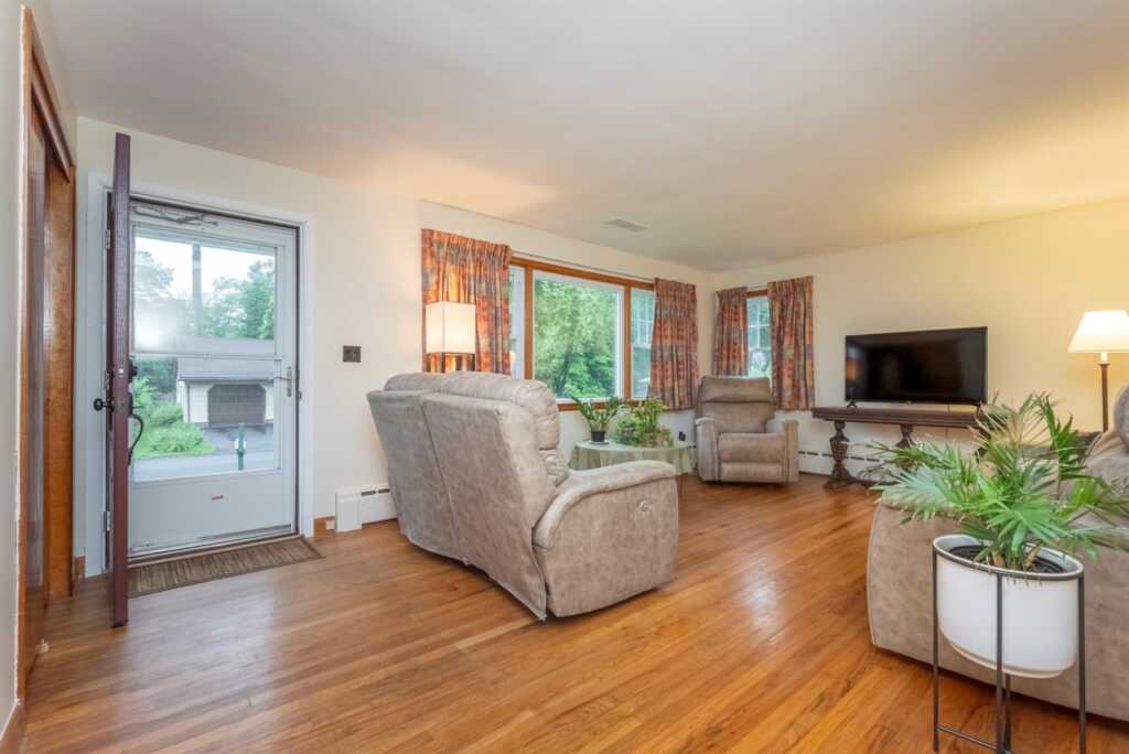 1076 Decker Street, Kingston, NY 12401 - Photo 3 of 41