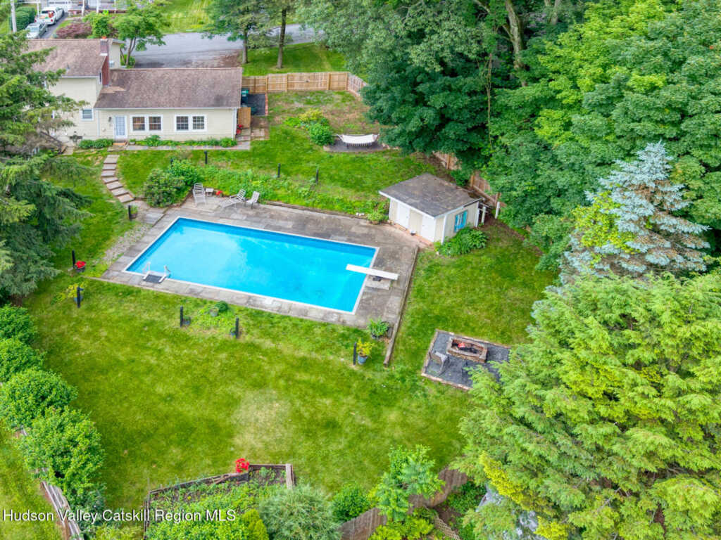 65 Lamb Avenue, Saugerties, NY 12477 - Photo 4 of 50