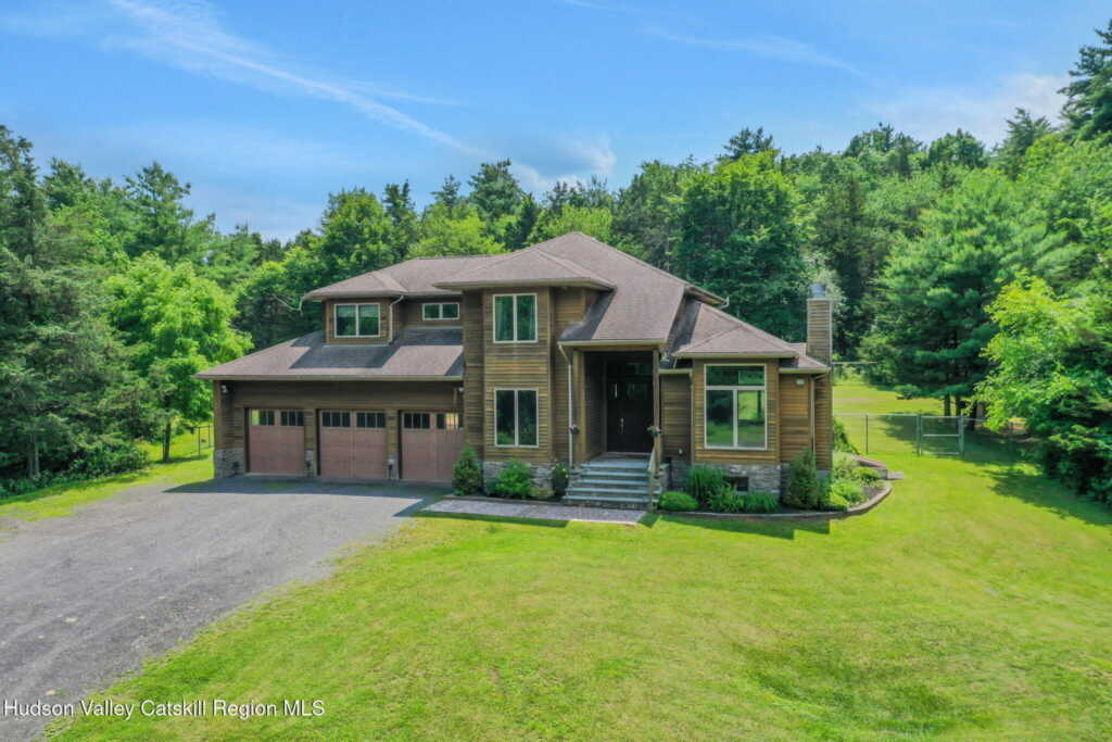 374 Linderman Avenue, Kingston, NY 12401