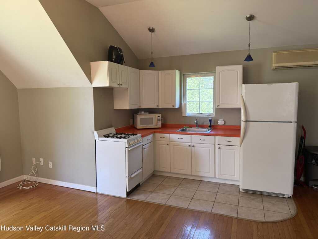 21 Easy Street, Hurley, NY 12443 - Photo 3 of 14