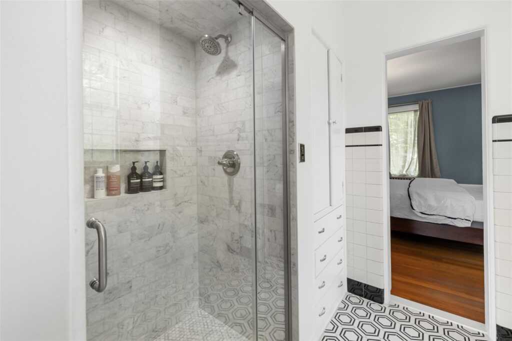 103 Albany Avenue, Kingston, NY 12401 - Photo 23 of 33