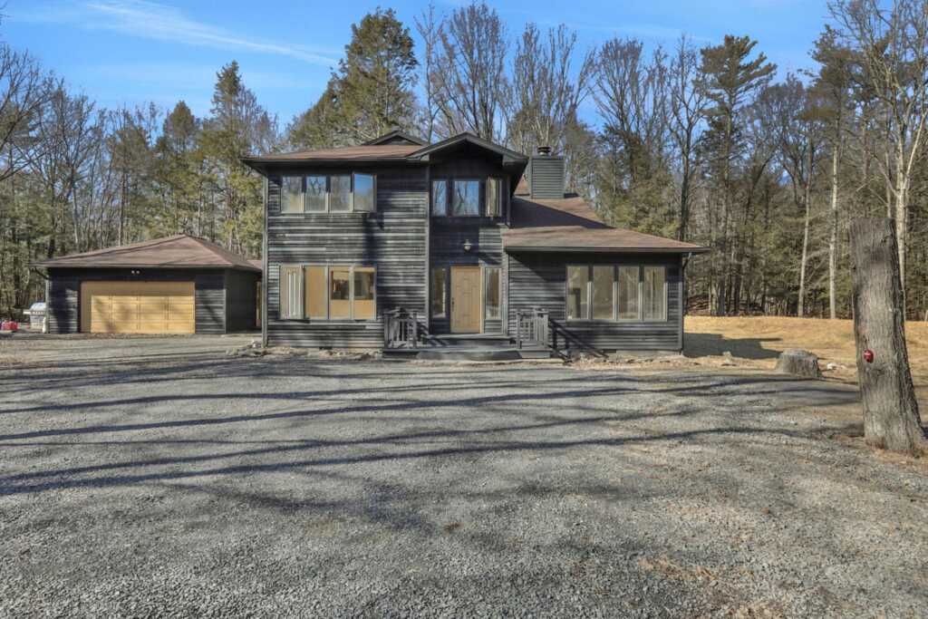 49 Dorns Wood Road, Woodstock, NY 12498