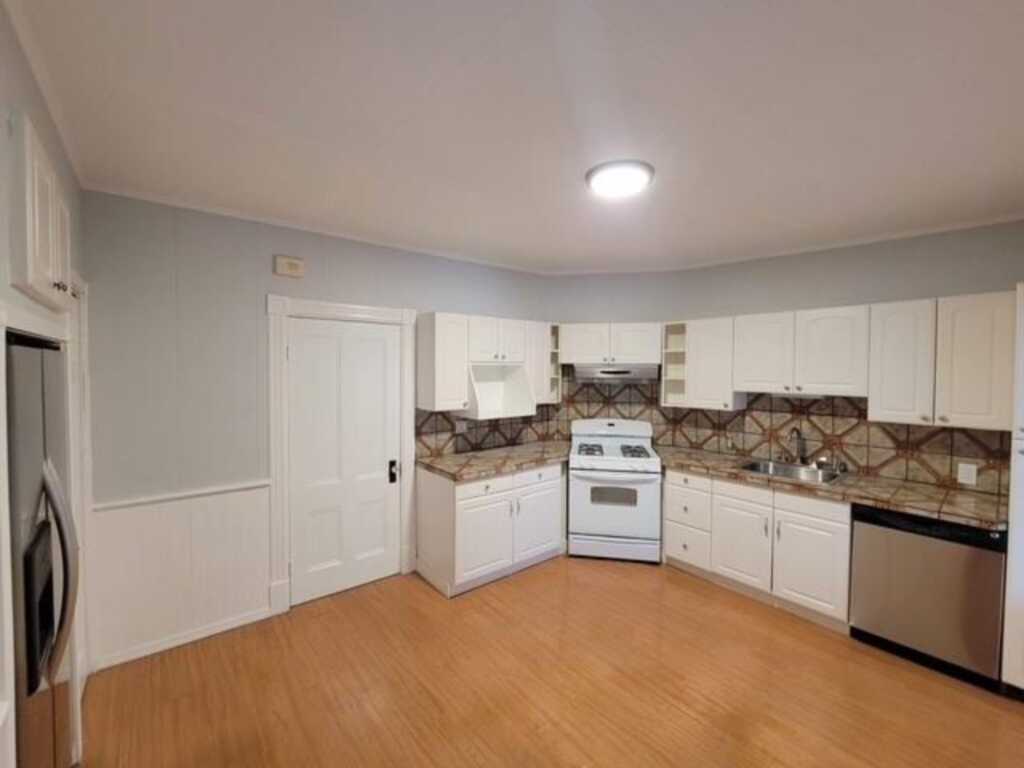 105 Partition St, Saugerties, NY 12477 - Photo 6 of 8
