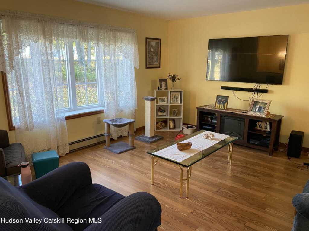 22 Beacham, Rhinebeck, NY 12572 - Photo 6 of 50