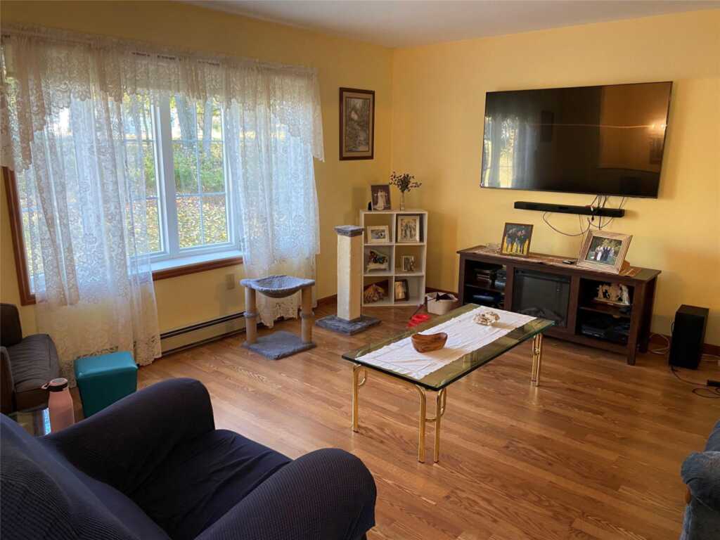22 Beacham Road, Rhinebeck, NY 12572 - Photo 5 of 44