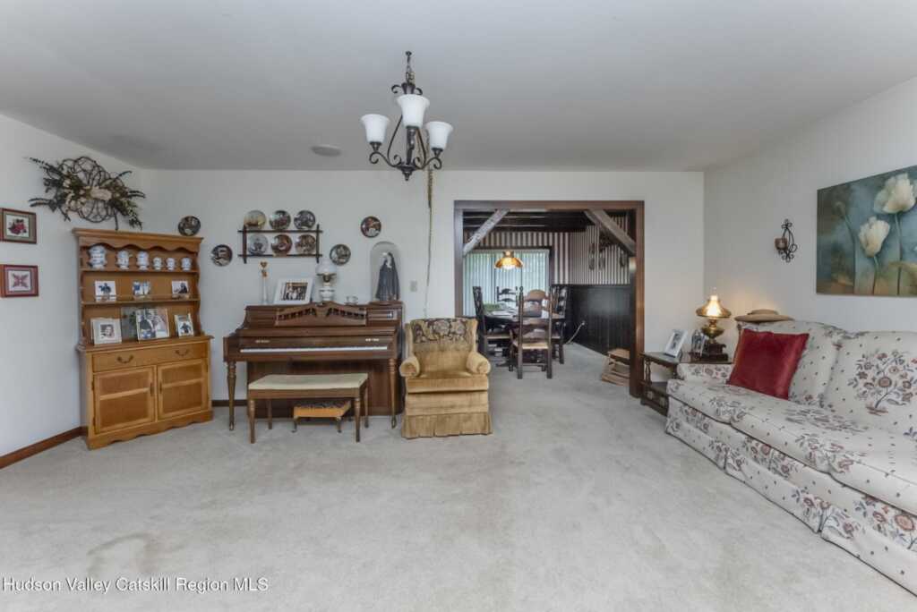 135 Hilltop Road, Saugerties, NY 12477 - Photo 10 of 49
