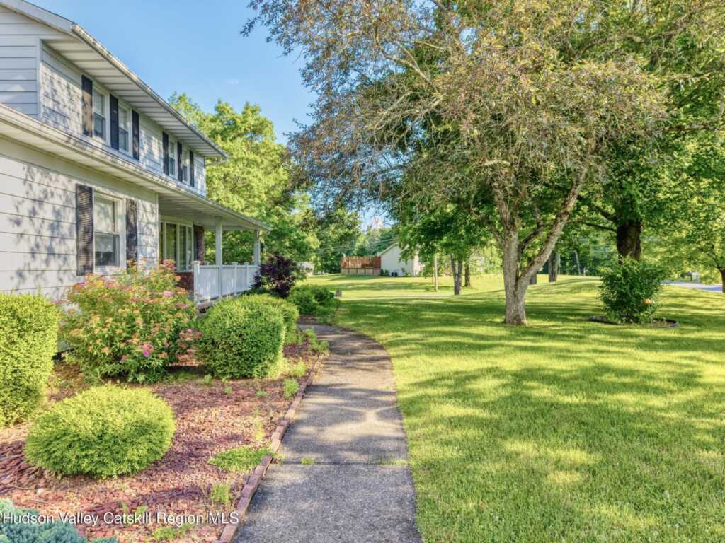 135 Hilltop Road, Saugerties, NY 12477 - Photo 3 of 49
