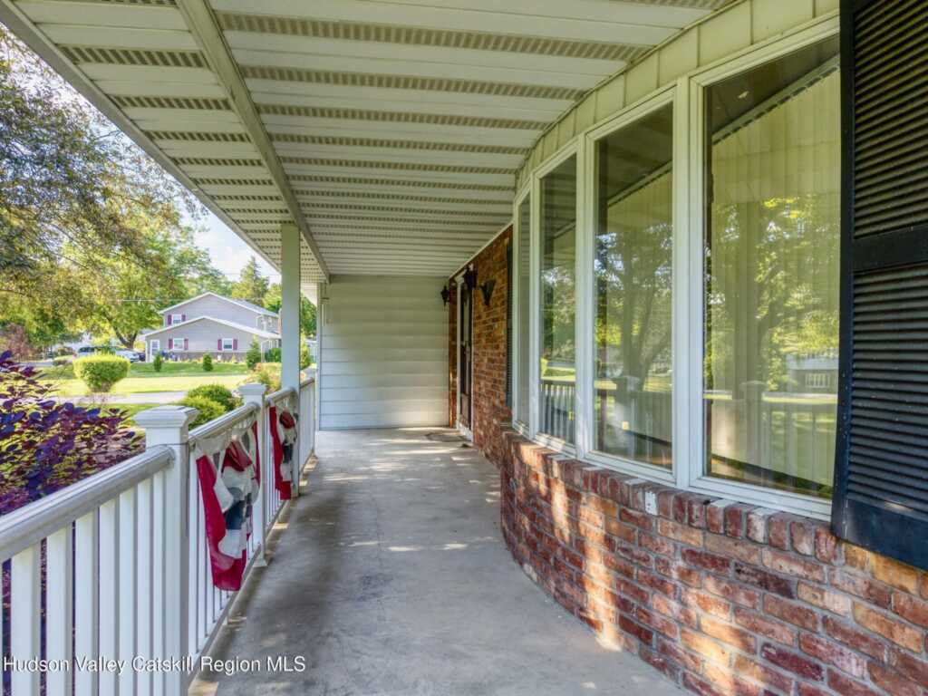 135 Hilltop Road, Saugerties, NY 12477 - Photo 4 of 49