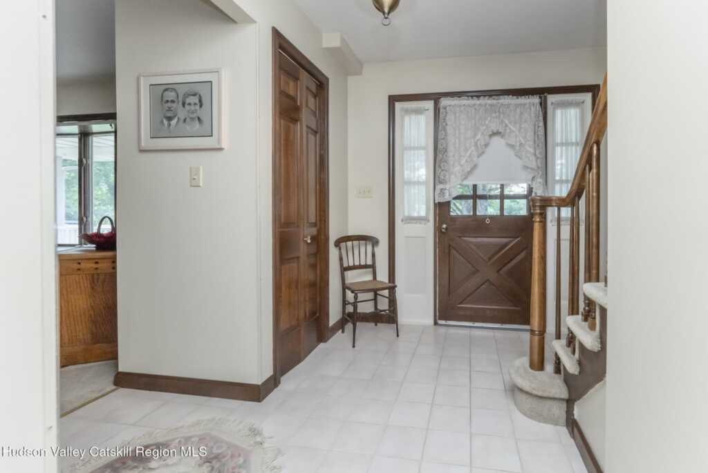 135 Hilltop Road, Saugerties, NY 12477 - Photo 5 of 49