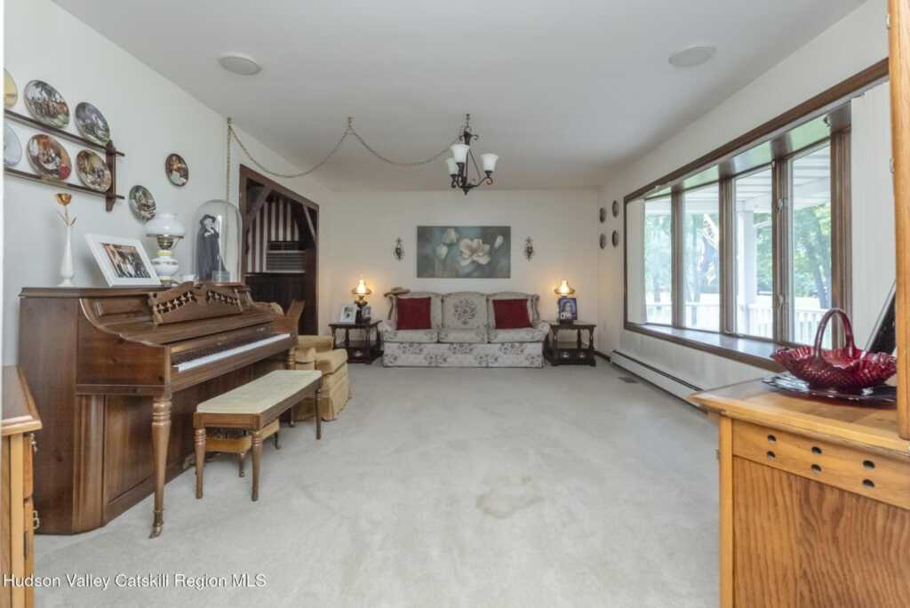 135 Hilltop Road, Saugerties, NY 12477 - Photo 6 of 49