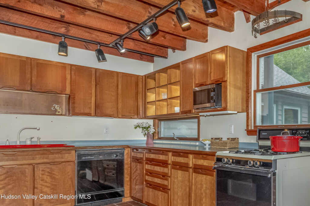 128 Newcut Road, Woodstock, NY 12498 - Photo 11 of 50