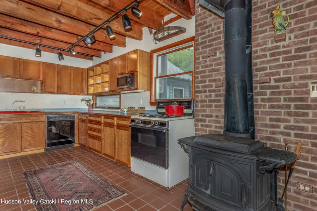 128 Newcut Road, Woodstock, NY 12498 - Photo 13 of 50