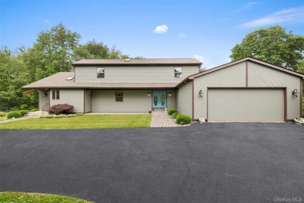 11 Brouck Ferris Boulevard, New Paltz, NY 12561 - Photo 2 of 39