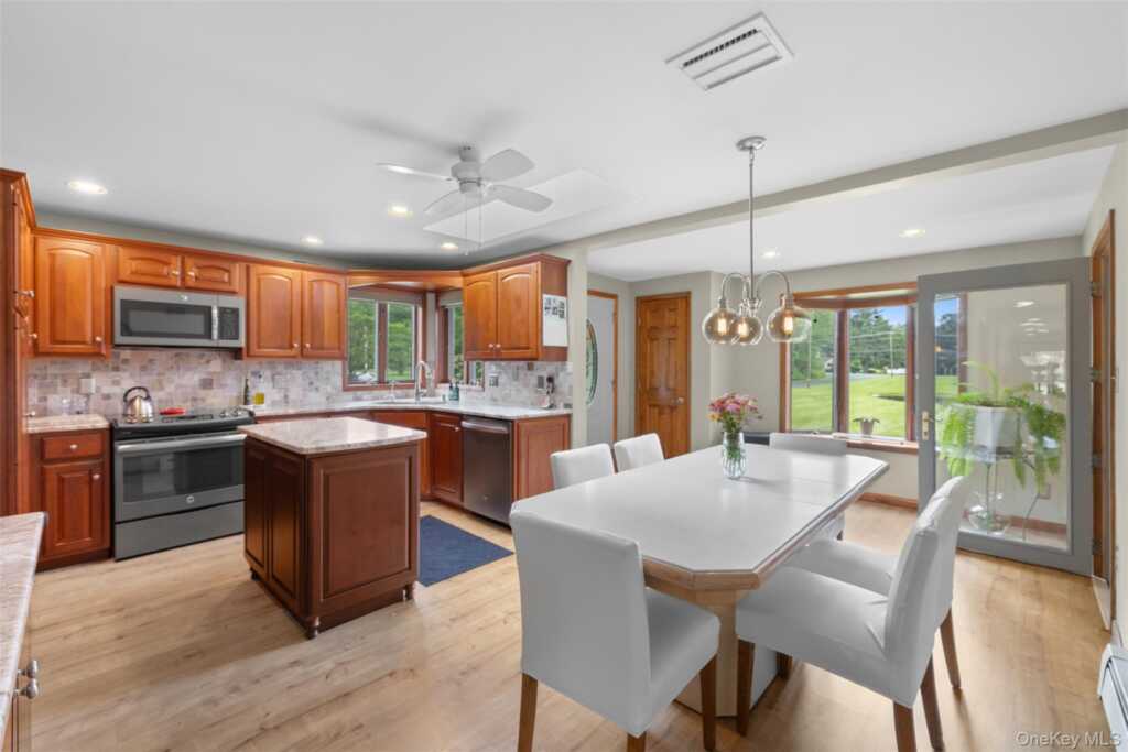 11 Brouck Ferris Boulevard, New Paltz, NY 12561 - Photo 5 of 39