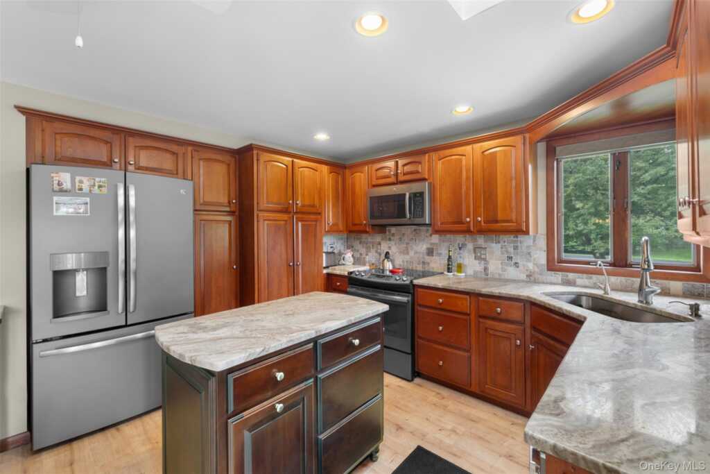 11 Brouck Ferris Boulevard, New Paltz, NY 12561 - Photo 7 of 39