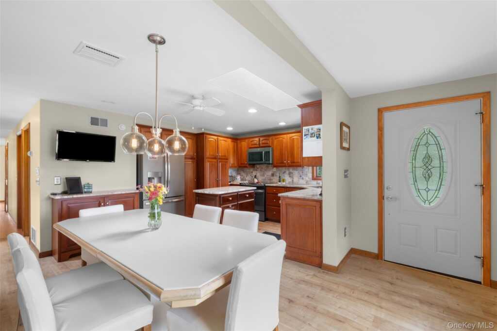 11 Brouck Ferris Boulevard, New Paltz, NY 12561 - Photo 8 of 39