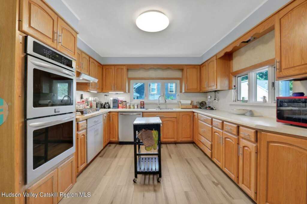 189 Fairview Avenue, Kingston, NY 12401 - Photo 10 of 23