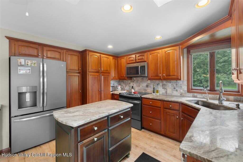 11 Brouck Ferris Boulevard, New Paltz, NY 12561 - Photo 7 of 39