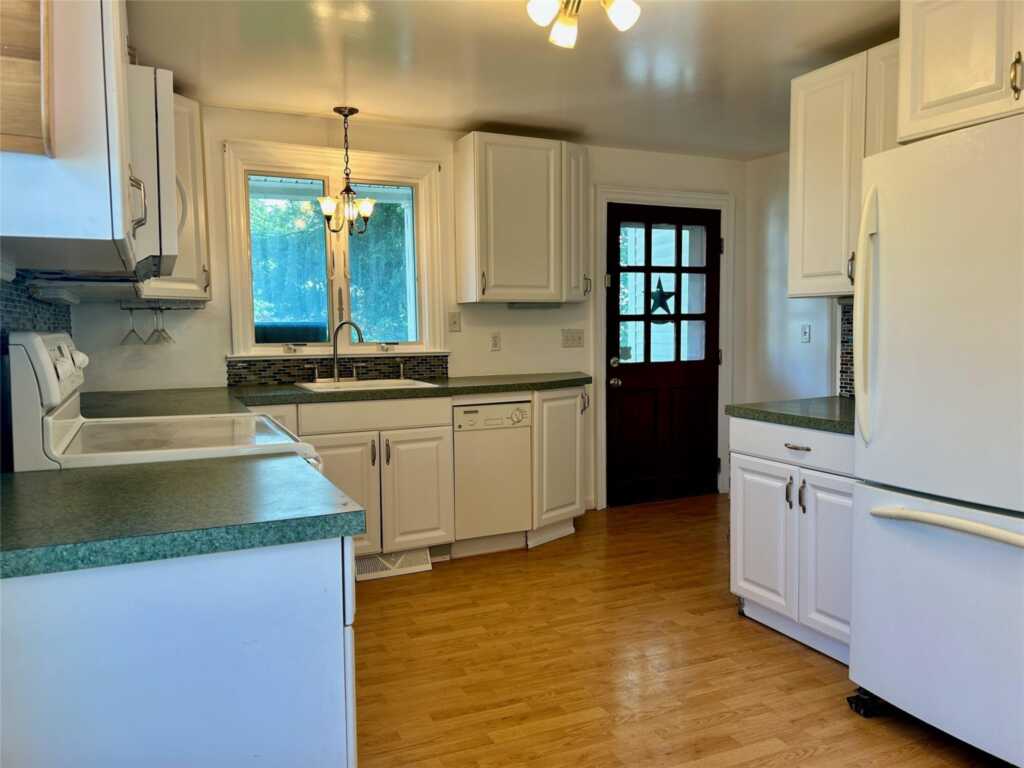 55 Smith Avenue, Kingston, NY 12401 - Photo 9 of 22