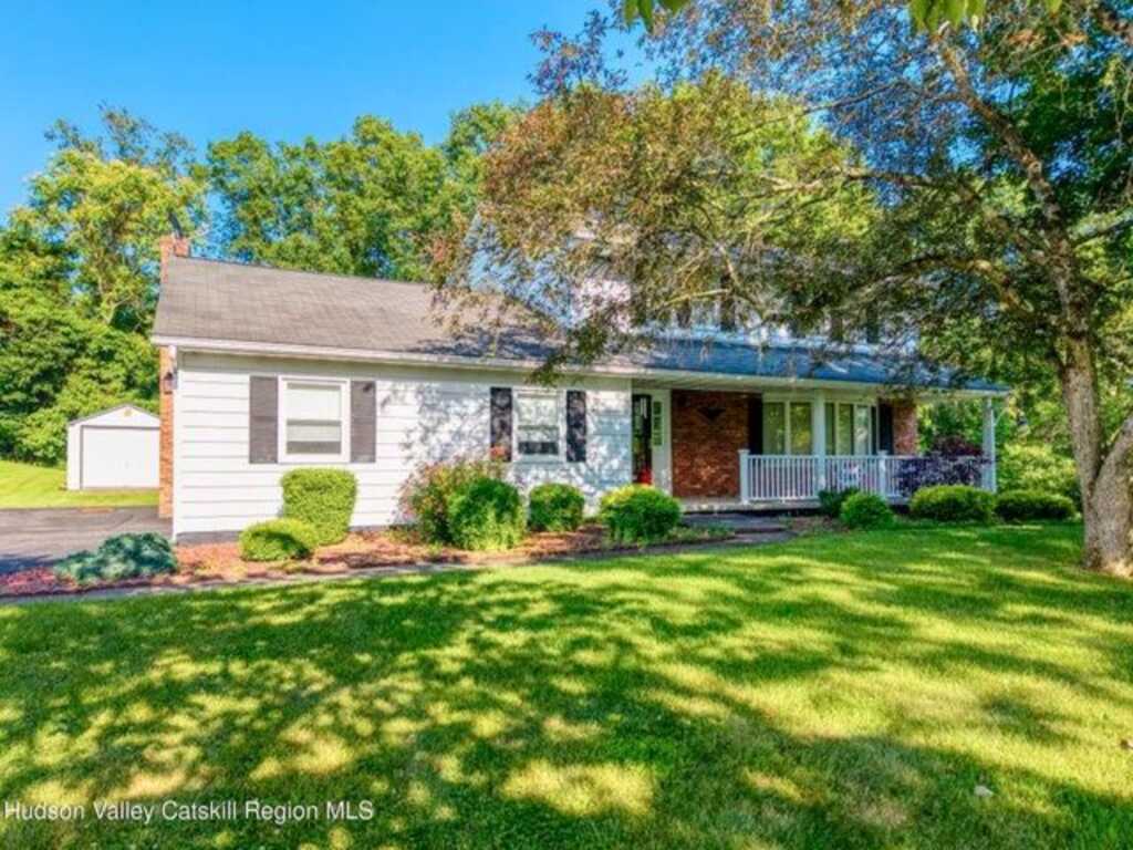 135 Hilltop Road, Saugerties, NY 12477 - Photo 2 of 48