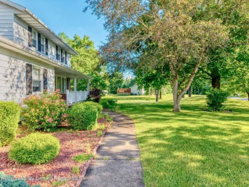 135 Hilltop Road, Saugerties, NY 12477 - Photo 3 of 48