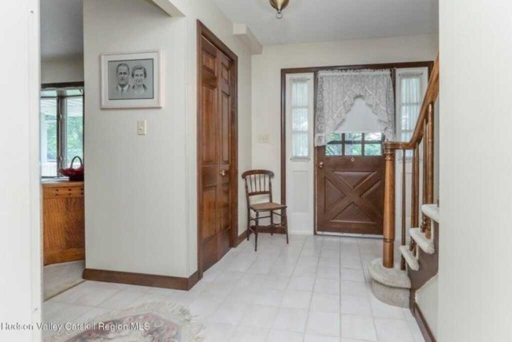 135 Hilltop Road, Saugerties, NY 12477 - Photo 5 of 48