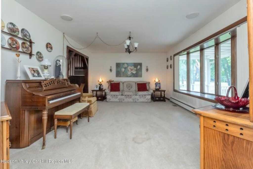 135 Hilltop Road, Saugerties, NY 12477 - Photo 6 of 48