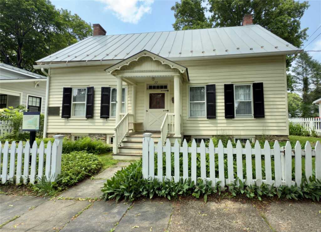 77 Livingston Street, Rhinebeck, NY 12572