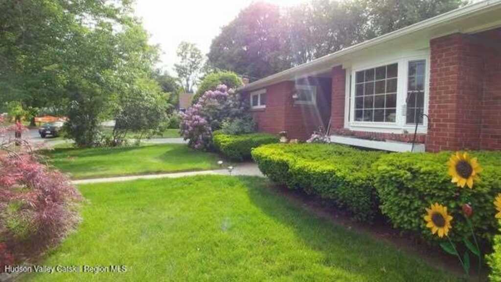 36 Finger Street, Saugerties, NY 12477 - Photo 2 of 25
