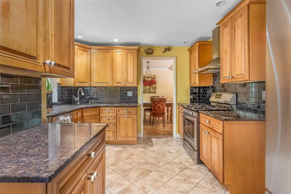24 Normandy Court, Hurley, NY 12491 - Photo 3 of 24