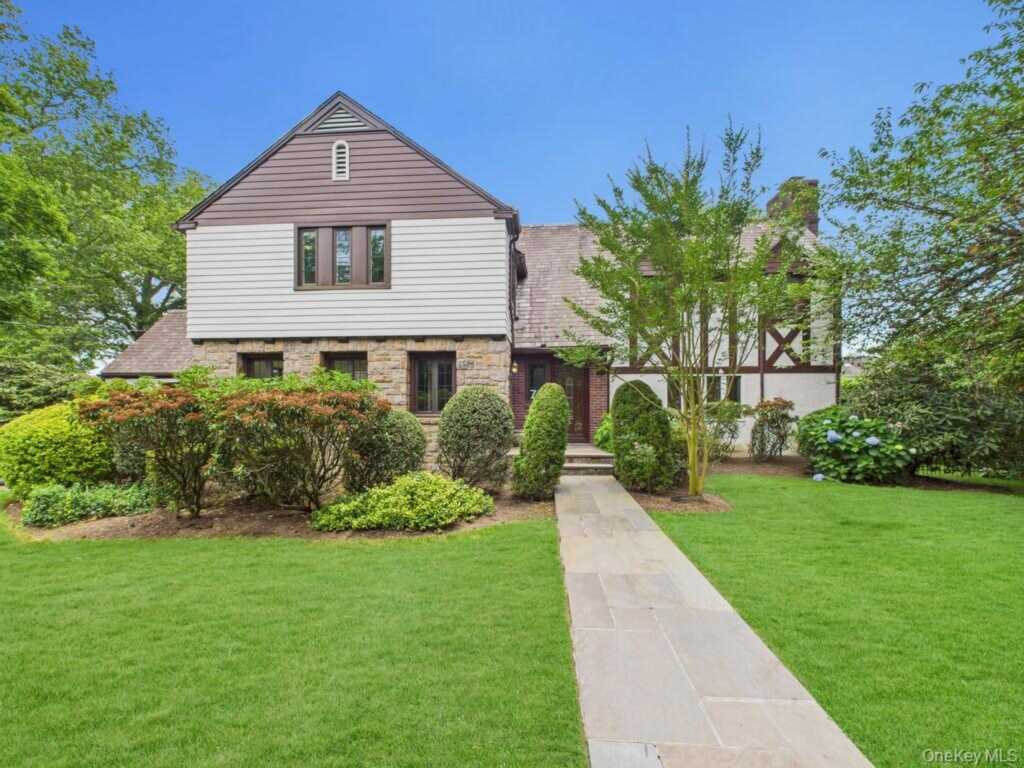 75 Lord Kitchener Road, New Rochelle, NY 10804 - Photo 1 of 47